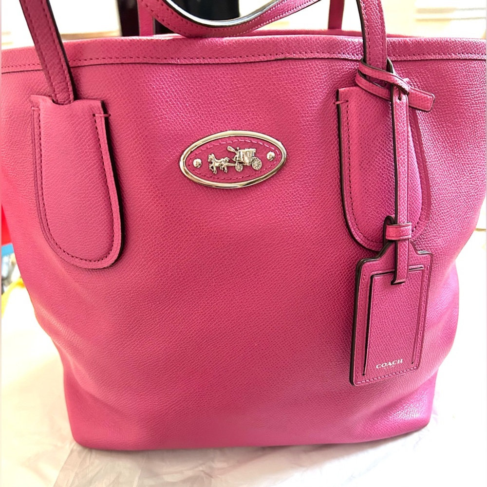 Coach Fuchsia pink cross grain Leather
Tote Bag. Model Number: F33915 - Picture 1 of 10